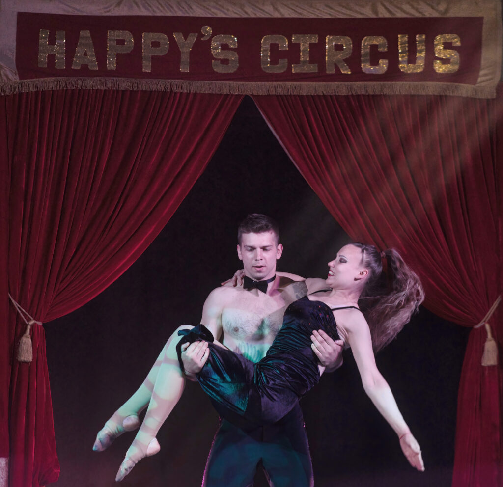 Happys Circus 37 low light